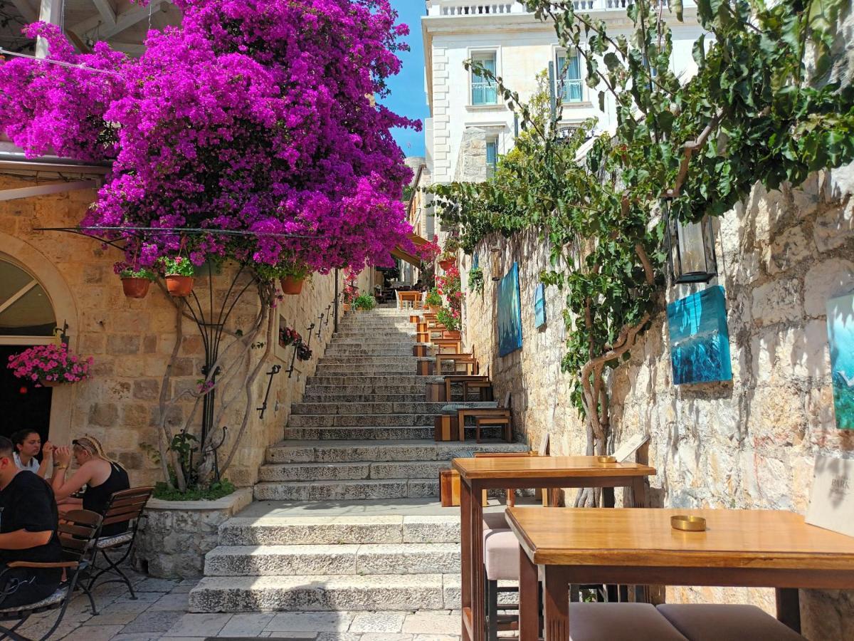 Jesliving Hvar - 2 Bedroom Elegant Apartment With Sea View In Historic Center Of Hvar Town Exterior photo